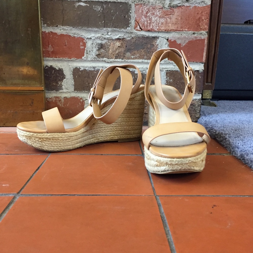 Nude wedges